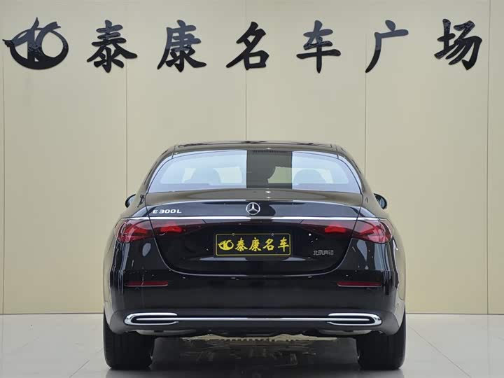 Фото 3 - Mercedes-Benz E-Class