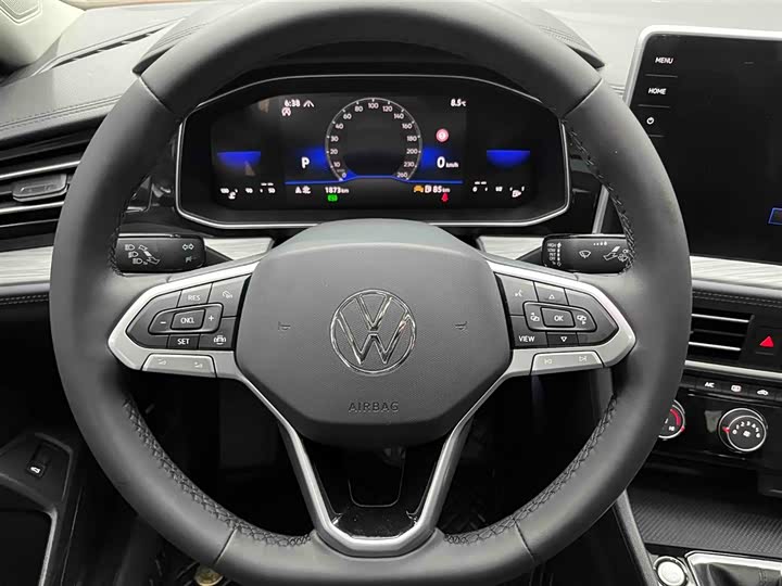 Photo 3 - Volkswagen Sagitar L