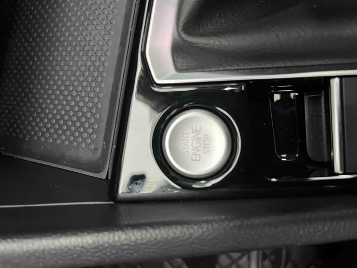 Photo 4 - Volkswagen Sagitar L