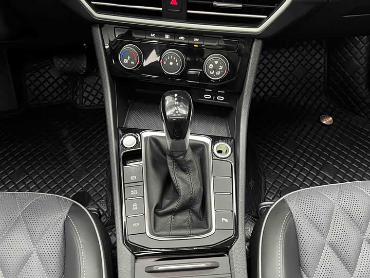 Photo 5 - Volkswagen Sagitar L