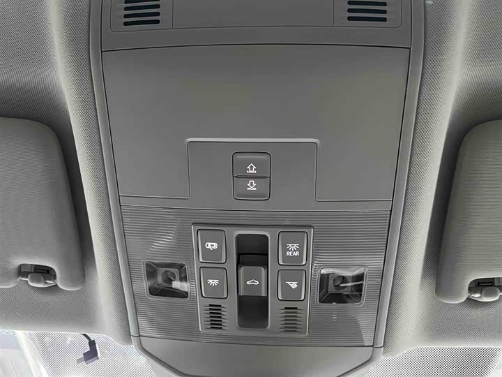 Photo 8 - Volkswagen Sagitar L