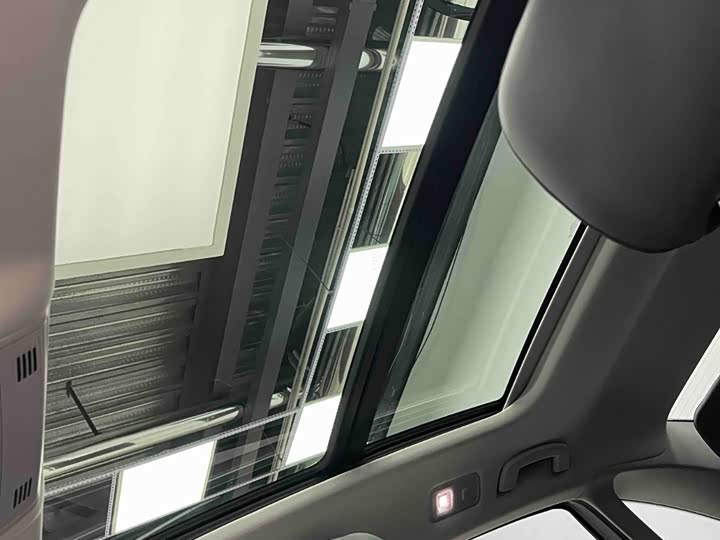 Photo 9 - Volkswagen Sagitar L