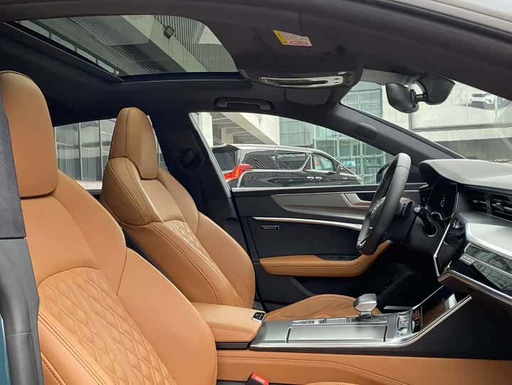 Фото 3 - Audi A7L