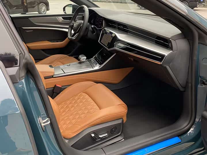 Фото 4 - Audi A7L