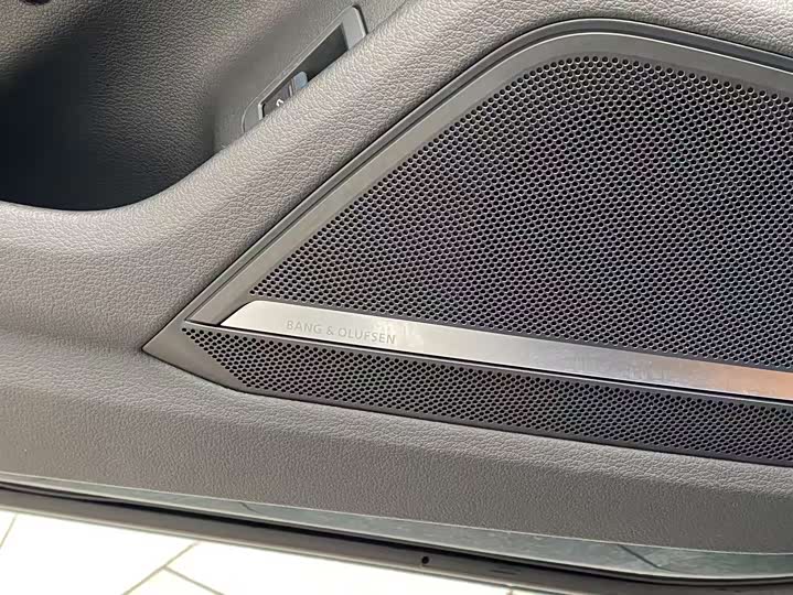 Фото 6 - Audi A7L