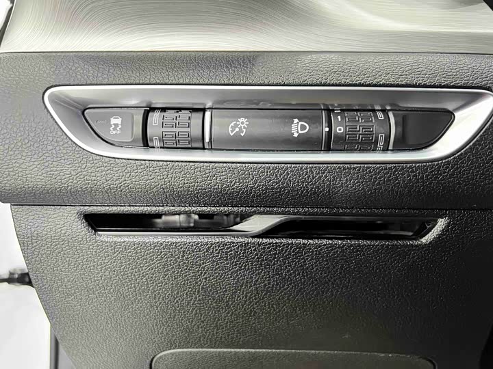 Фото 9 - Geely Coolray