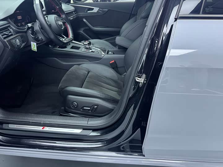 Фото 4 - Audi A4L