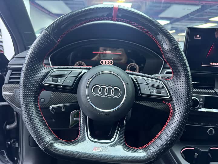 Фото 5 - Audi A4L