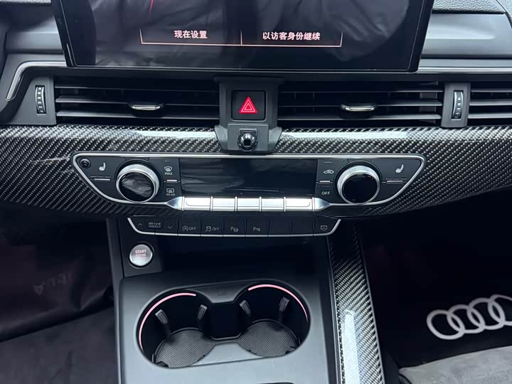 Фото 6 - Audi A4L