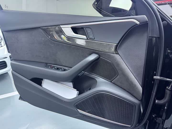 Фото 9 - Audi A4L