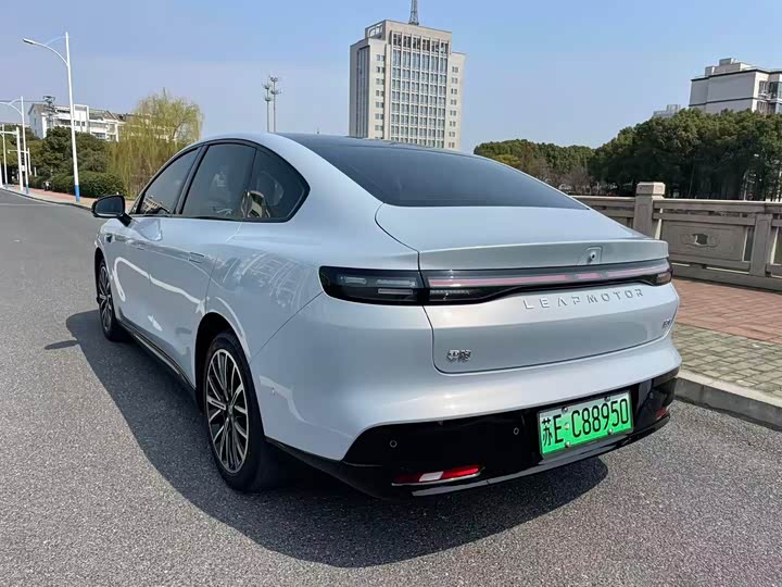 Фото 8 - Leapmotor B01