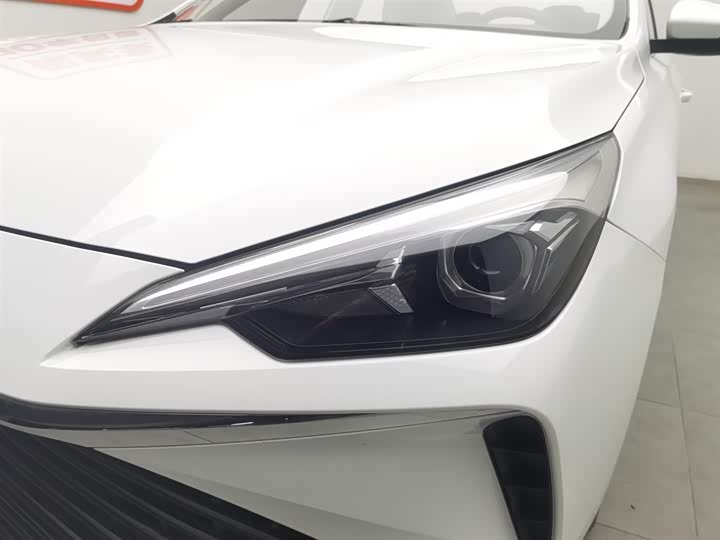 Фото 7 - Roewe i5