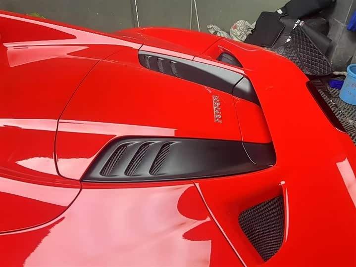 Photo 3 - Ferrari F8