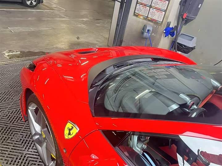 Photo 4 - Ferrari F8