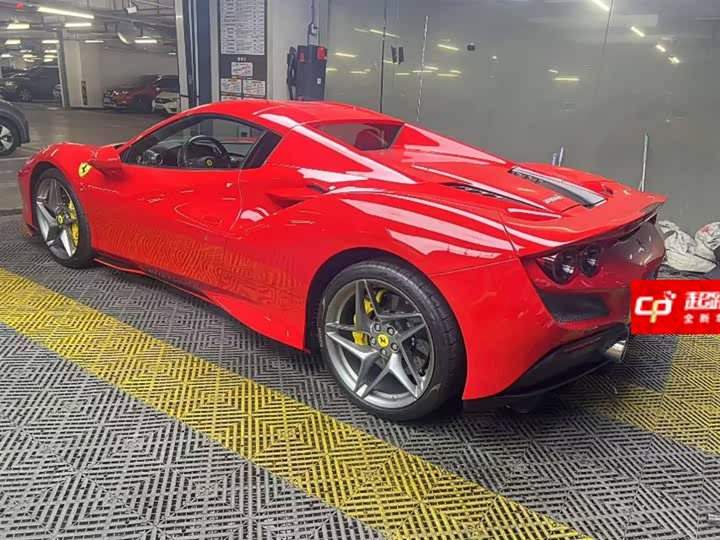 Photo 5 - Ferrari F8