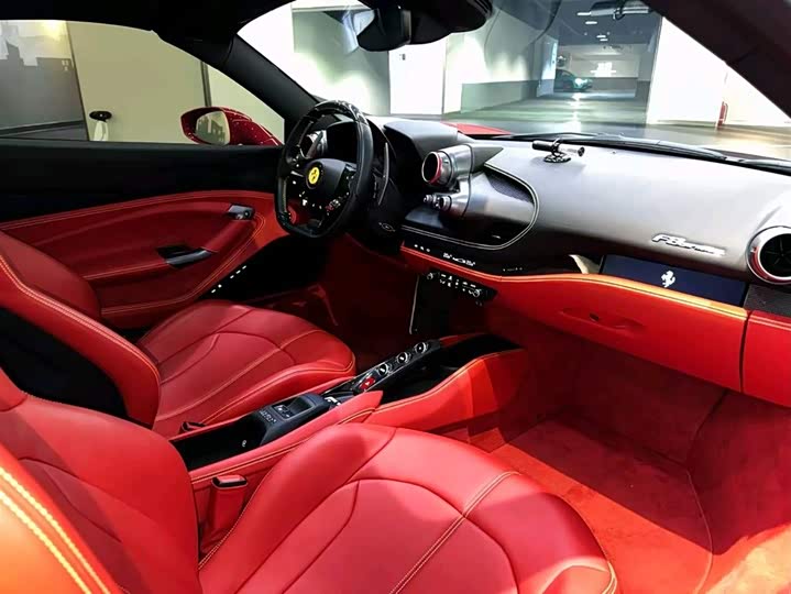 Photo 7 - Ferrari F8