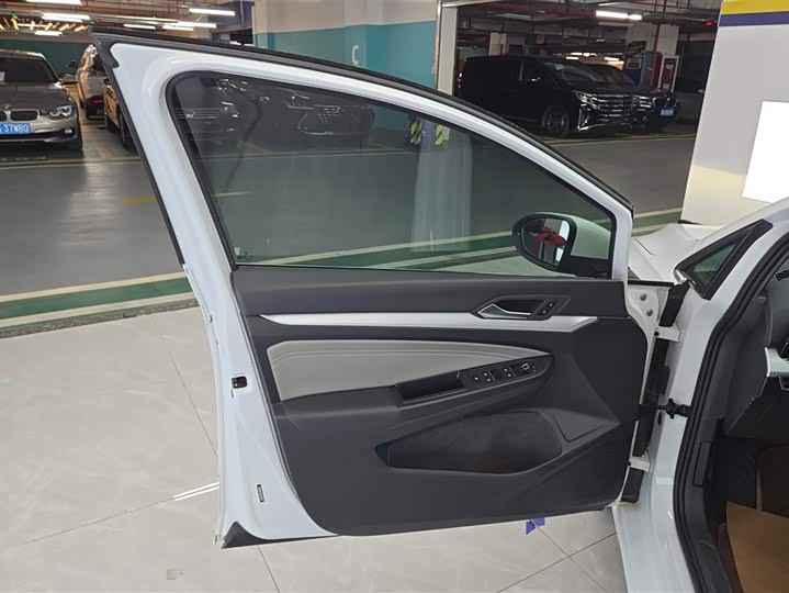 Фото 7 - Volkswagen Golf