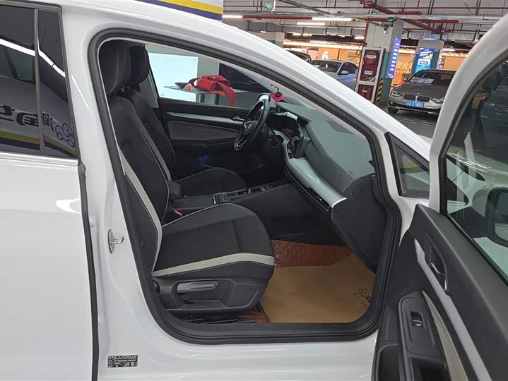 Фото 8 - Volkswagen Golf