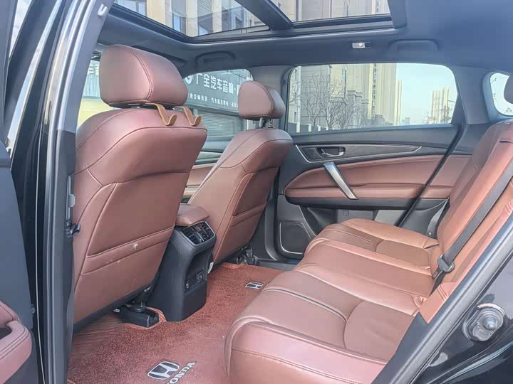 Photo 6 - Honda UR-V