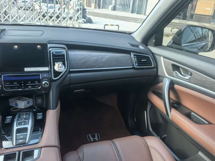 Photo 9 - Honda UR-V