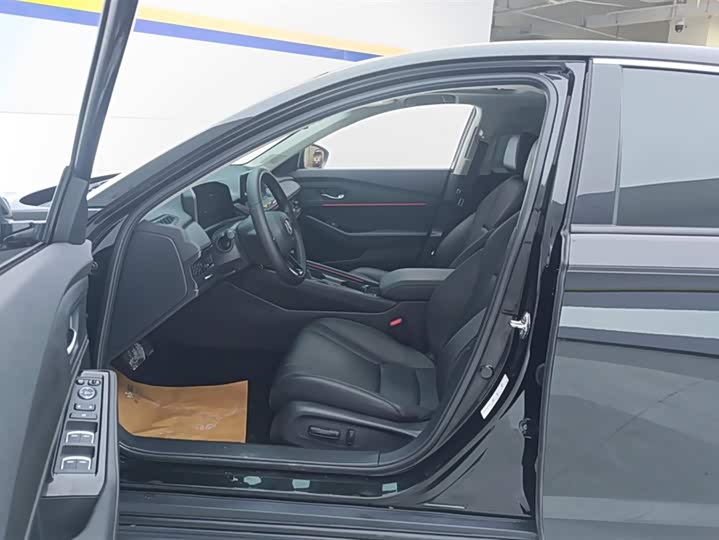 Фото 9 - Honda Accord