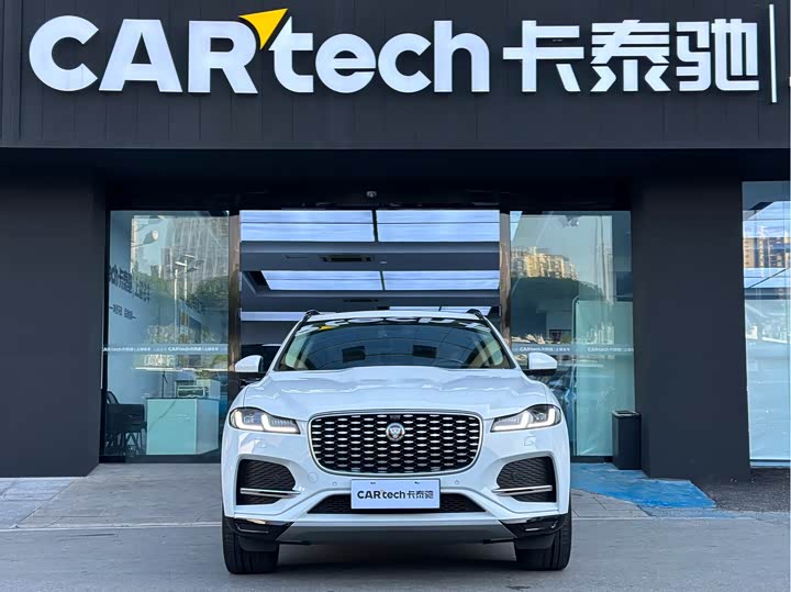 Фото 2 - Jaguar F-Pace