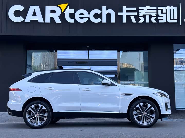 Фото 3 - Jaguar F-Pace