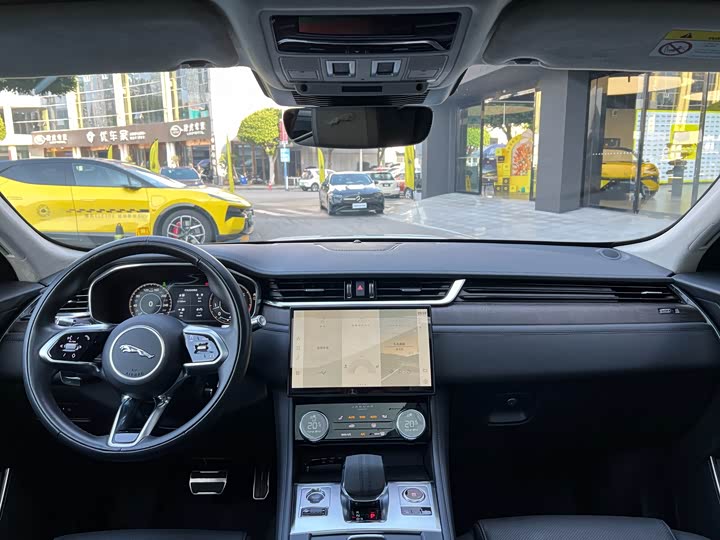 Фото 6 - Jaguar F-Pace