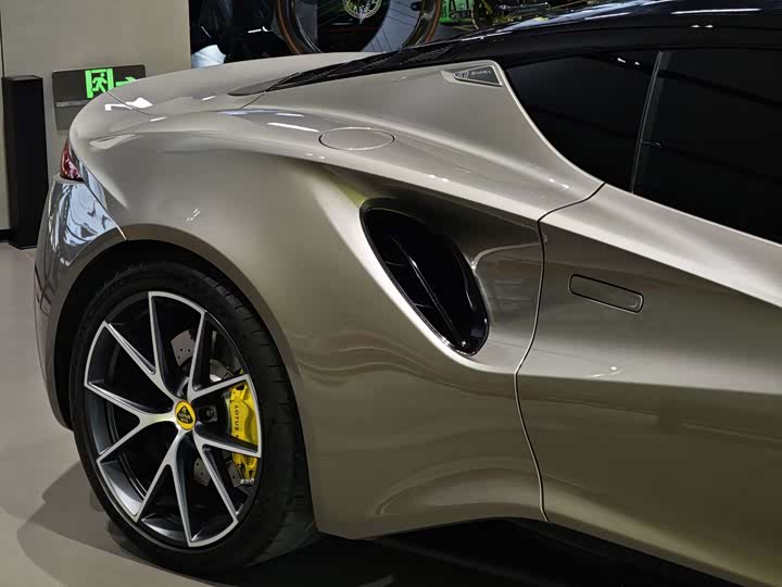 Фото 2 - Lotus Emira