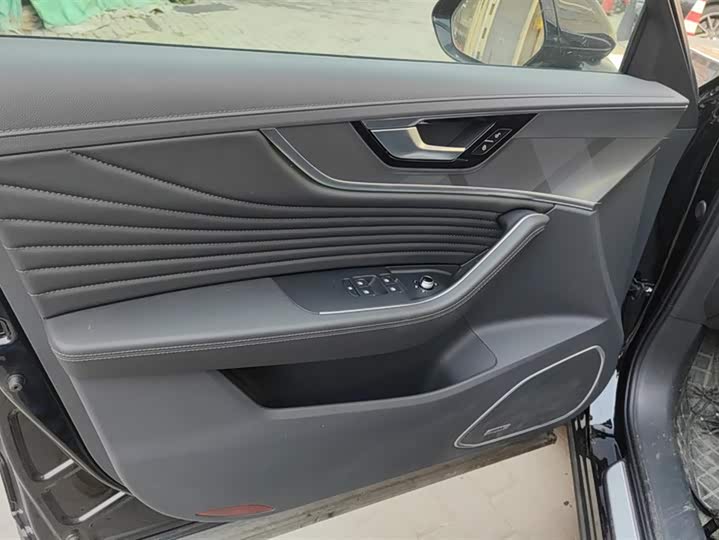 Photo 7 - Hongqi HS5