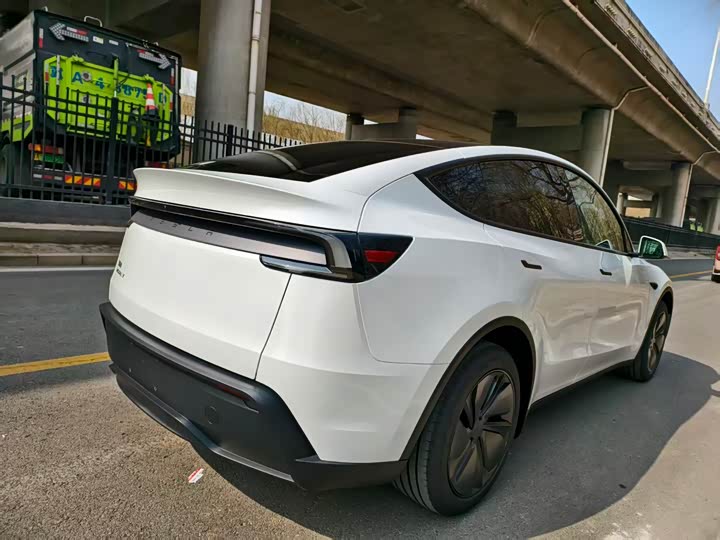 Фото 8 - Tesla Model Y
