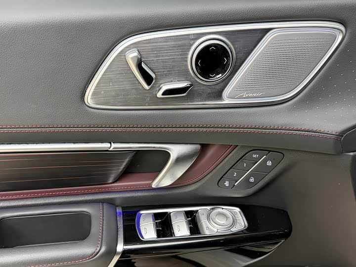 Photo 4 - Buick GL8 Century