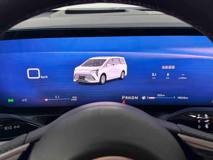 Photo 7 - Buick GL8 Century