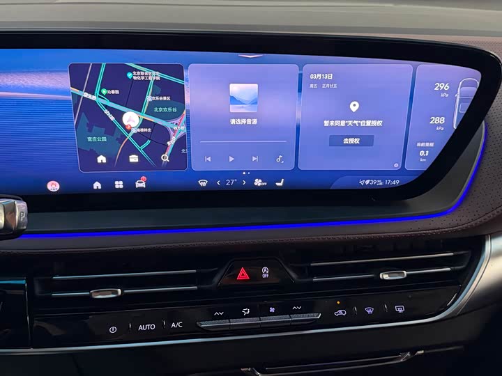 Photo 8 - Buick GL8 Century