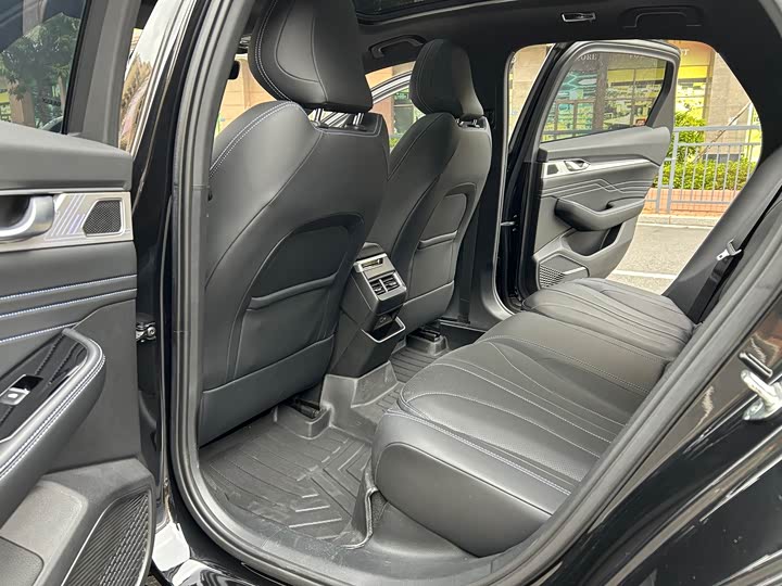 Фото 8 - Geely Preface