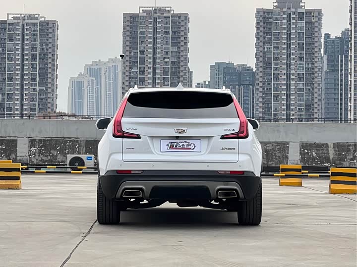 Photo 4 - Cadillac XT4