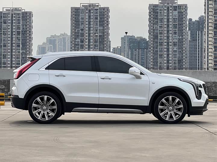 Photo 6 - Cadillac XT4