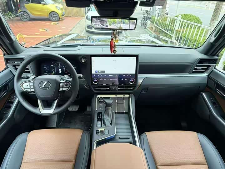 Photo 6 - Lexus GX