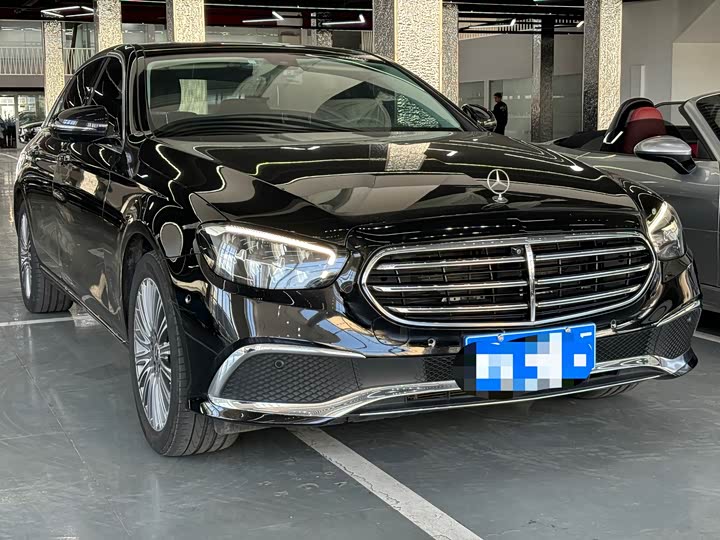 Фото 3 - Mercedes-Benz E-Class