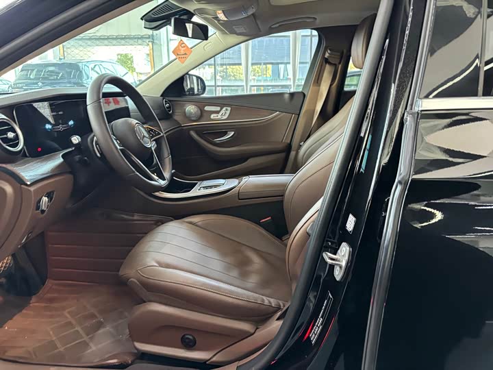 Фото 5 - Mercedes-Benz E-Class