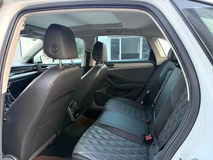 Фото 5 - Volkswagen Sagitar L