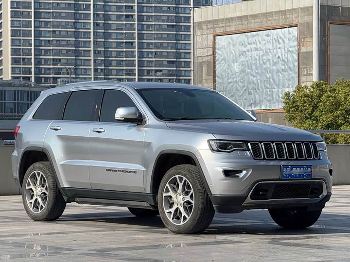 Фото 3 - Jeep Grand Cherokee