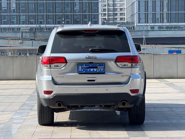 Фото 6 - Jeep Grand Cherokee