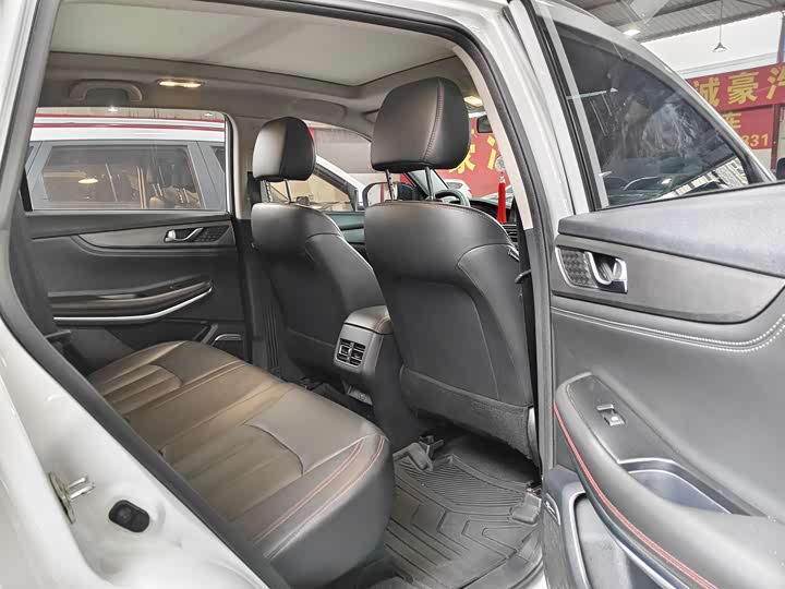 Фото 8 - Changan CS75