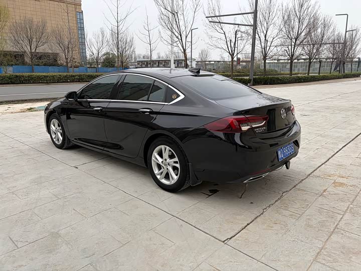 Photo 4 - Buick Regal