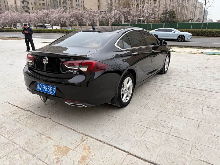 Photo 6 - Buick Regal