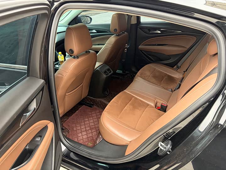 Photo 8 - Buick Regal