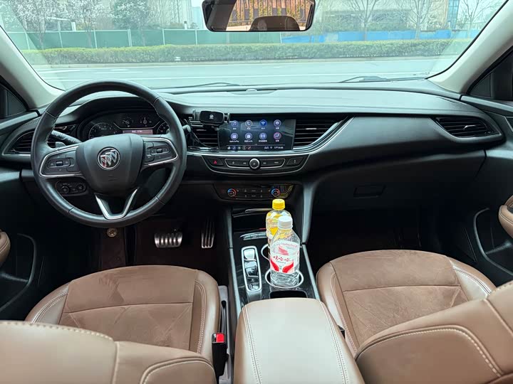 Photo 9 - Buick Regal