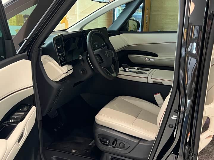 Фото 5 - Lexus LM