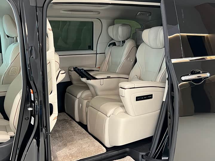 Фото 6 - Lexus LM